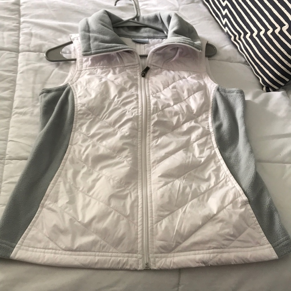 Size small white Columbia light vest